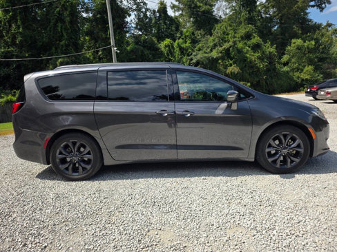 Used 2018 Chrysler Pacifica Limited w/ S Appearance Package image 6