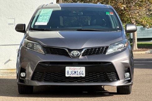Used 2019 Toyota Sienna SE image 5