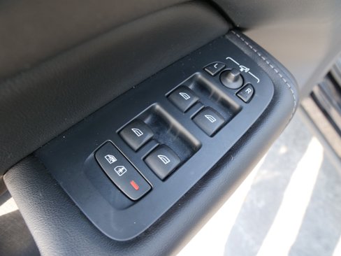 Used 2022 Volvo XC60 B6 Inscription image 16