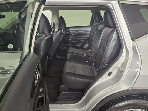 Used 2018 Nissan Rogue SV image 20
