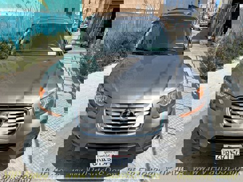 Used 2011 Hyundai Santa Fe SE image 2