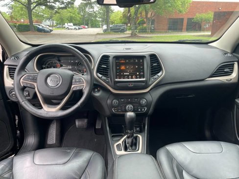 Used 2017 Jeep Cherokee Limited image 16