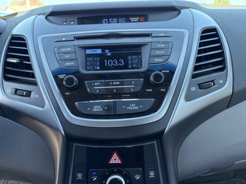 Used 2014 Hyundai Elantra SE image 9