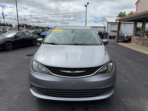 Used 2020 Chrysler Voyager LX image 10