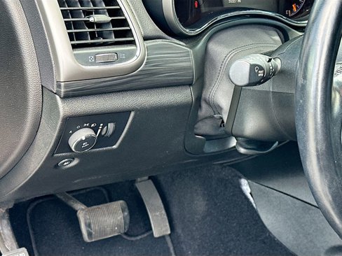 Used 2021 Jeep Grand Cherokee Laredo X image 10