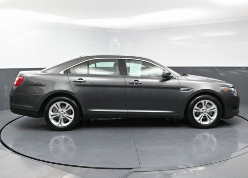Used 2017 Ford Taurus SE image 8