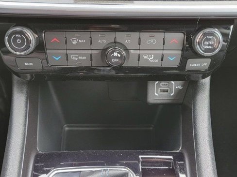 Used 2022 Jeep Compass Latitude w/ Convenience Group image 24