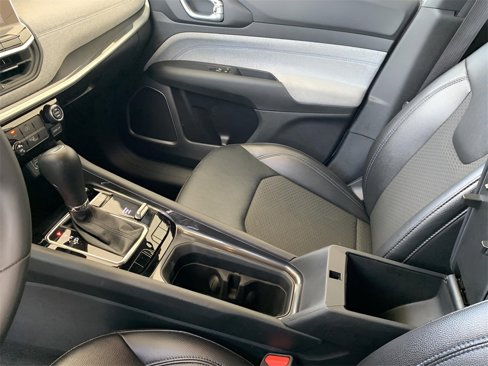Certified 2024 Jeep Compass Latitude image 40