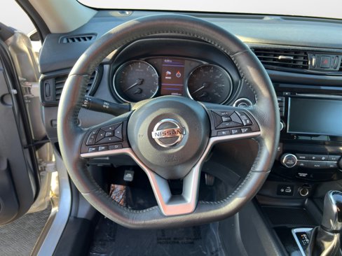 Used 2018 Nissan Rogue SV w/ Premium Package image 12