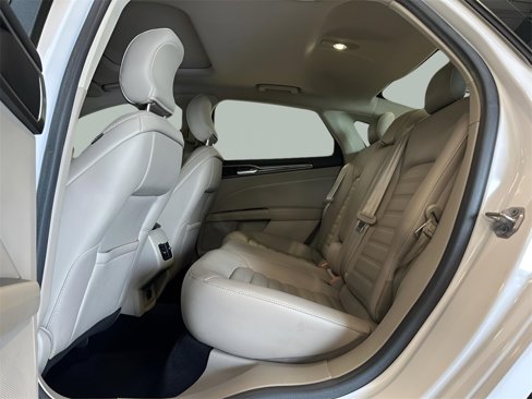 Used 2017 Ford Fusion SE w/ Fusion SE Technology Package image 10