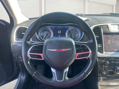 Used 2019 Chrysler 300 Touring w/ Chrome Appearance Package image 16