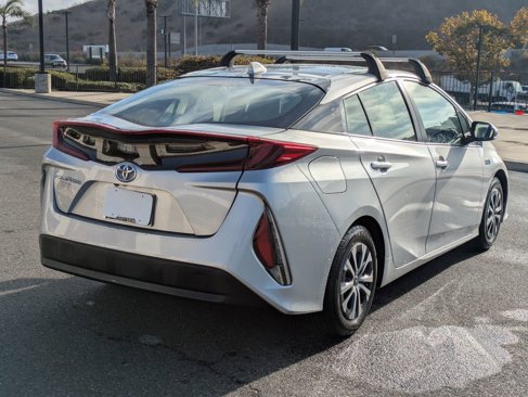 Used 2022 Toyota Prius Prime LE image 5