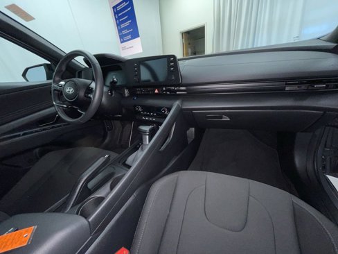 Used 2025 Hyundai Elantra Sport image 6