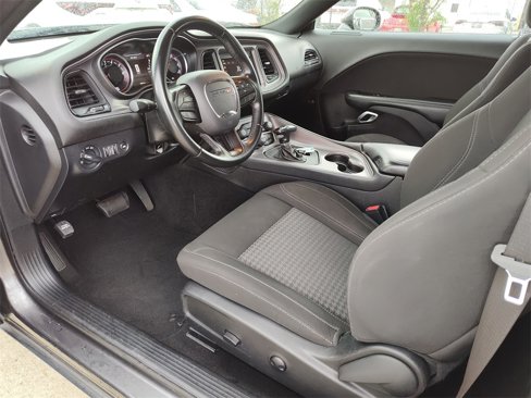 Used 2023 Dodge Challenger SXT image 2