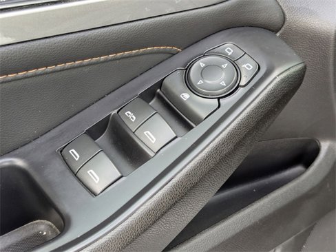 Used 2021 Chevrolet Traverse LT image 14