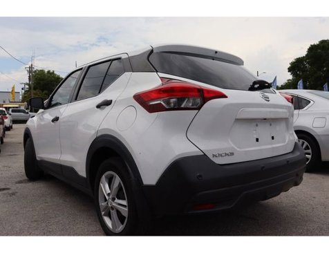 Used 2020 Nissan Kicks S image 5