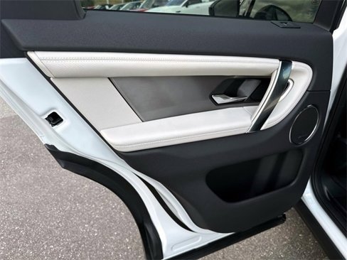 New 2025 Land Rover Discovery Sport Dynamic SE image 11