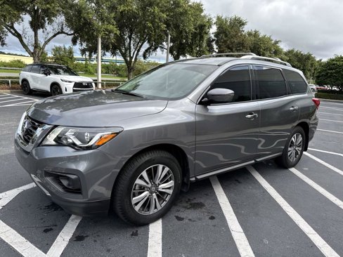 Used 2020 Nissan Pathfinder S image 5