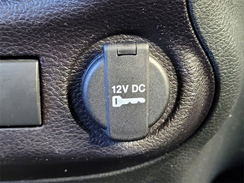 Used 2015 Jeep Wrangler Unlimited Sahara w/ Connectivity Group image 15
