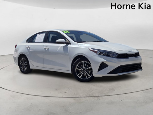 Used 2023 Kia Forte LXS image 2