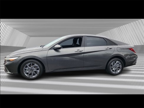 Certified 2024 Hyundai Elantra SEL image 2