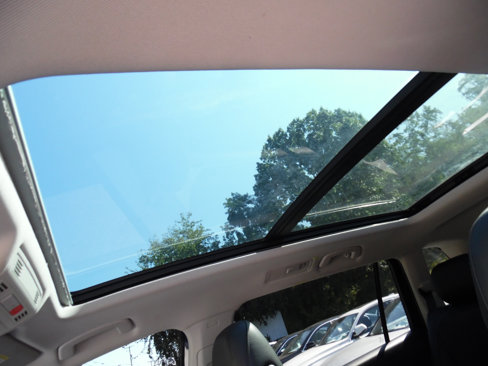 Used 2018 Volkswagen Tiguan SE w/ Panoramic Sunroof Package image 17