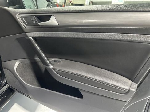 Used 2019 Volkswagen Golf SE image 33