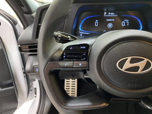 Used 2025 Hyundai Elantra Sport image 32