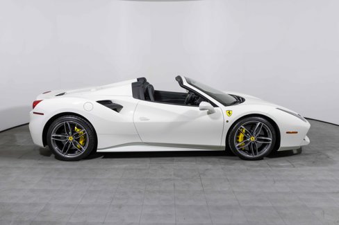 Used 2018 Ferrari 488 Spider image 4