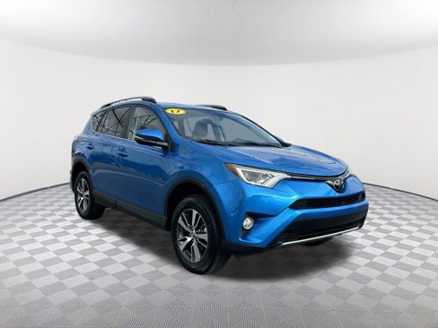 Used 2017 Toyota RAV4 XLE image 4