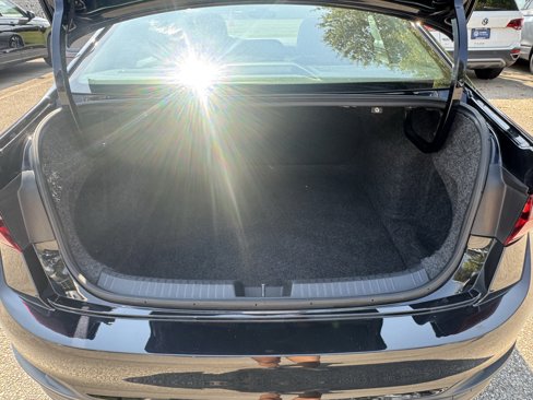 Used 2024 Volkswagen Jetta SE image 8
