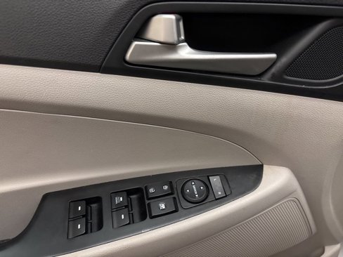 Used 2019 Hyundai Tucson SE image 11