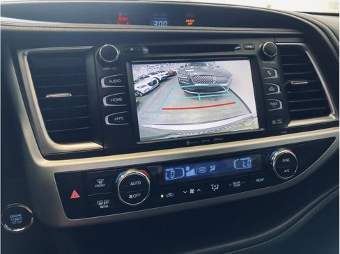 Used 2019 Toyota Highlander SE image 30