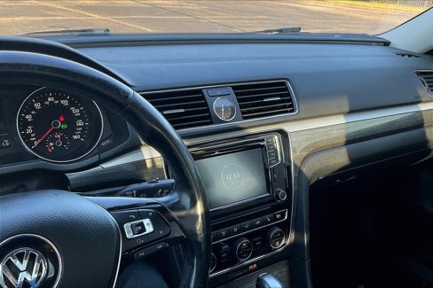 Used 2017 Volkswagen Passat 1.8T SEL Premium image 6