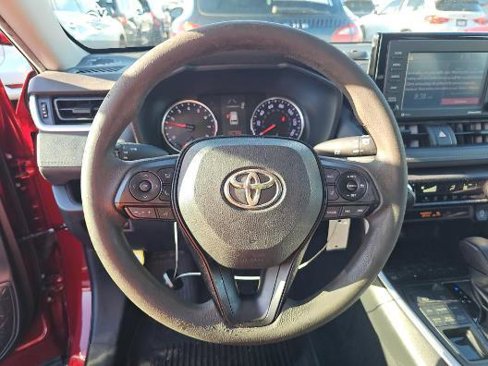 Used 2020 Toyota RAV4 LE image 9