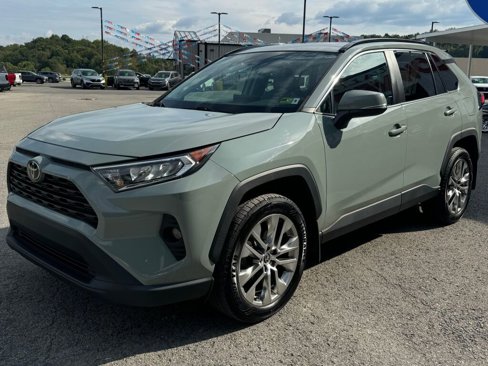 Used 2021 Toyota RAV4 XLE Premium image 3