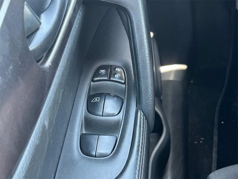 Used 2021 Nissan Rogue Sport S image 28