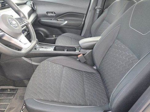 Used 2021 Nissan Kicks SV image 9