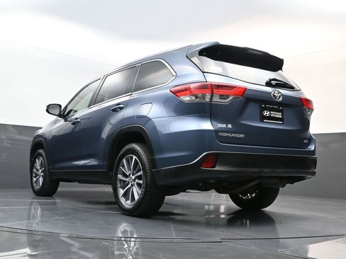 Used 2019 Toyota Highlander SE image 25