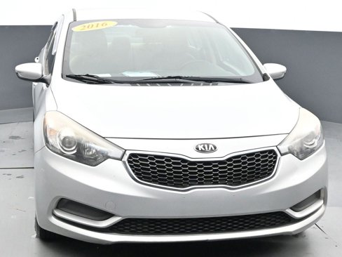 Used 2016 Kia Forte LX image 2
