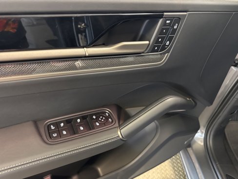 New 2025 Porsche Cayenne Turbo image 8
