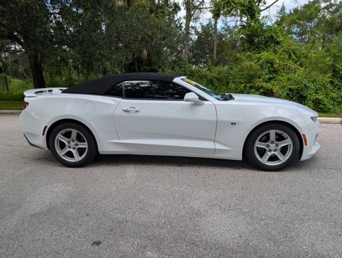 Used 2018 Chevrolet Camaro LT image 8