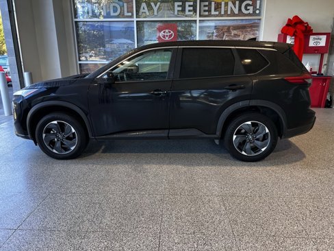 Used 2024 Nissan Rogue SV image 4