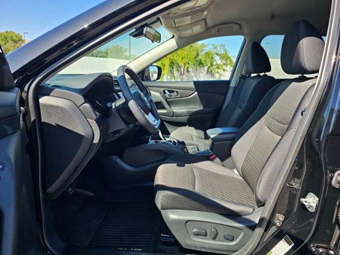 Used 2019 Nissan Rogue SV image 11