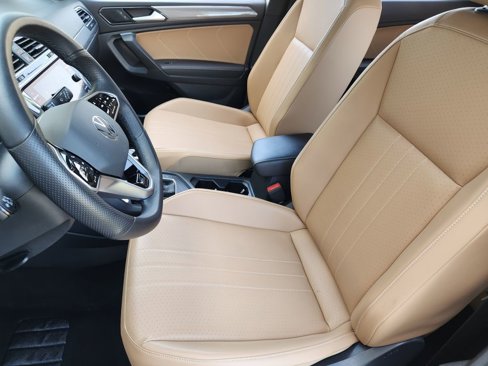 Used 2022 Volkswagen Tiguan SE R-Line image 16