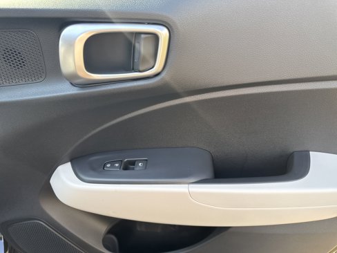New 2025 Hyundai Venue SEL image 18