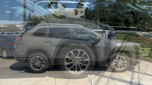 Used 2021 Jeep Cherokee Latitude Plus image 14
