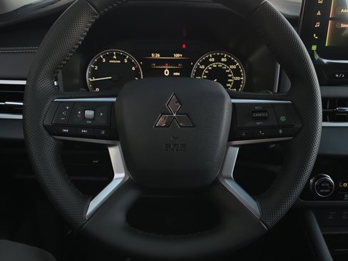 New 2025 Mitsubishi Outlander SE image 10