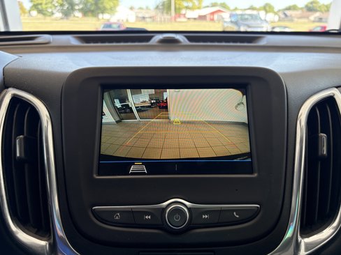 Used 2019 Chevrolet Equinox LT w/ Driver Convenience Package image 17
