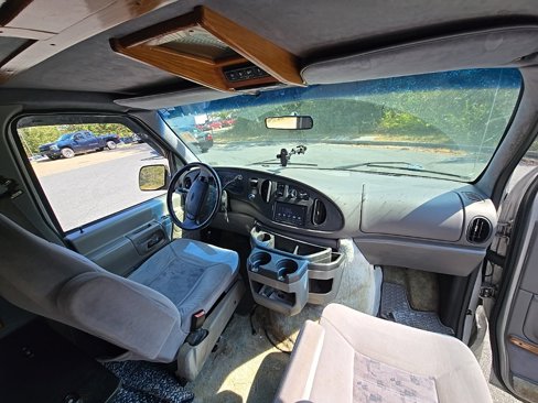 Used 1999 Ford E-150 and Econoline 150 image 9